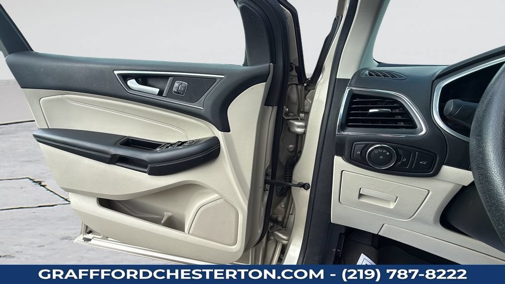 Used 2017 Ford Edge Titanium FWD image 26