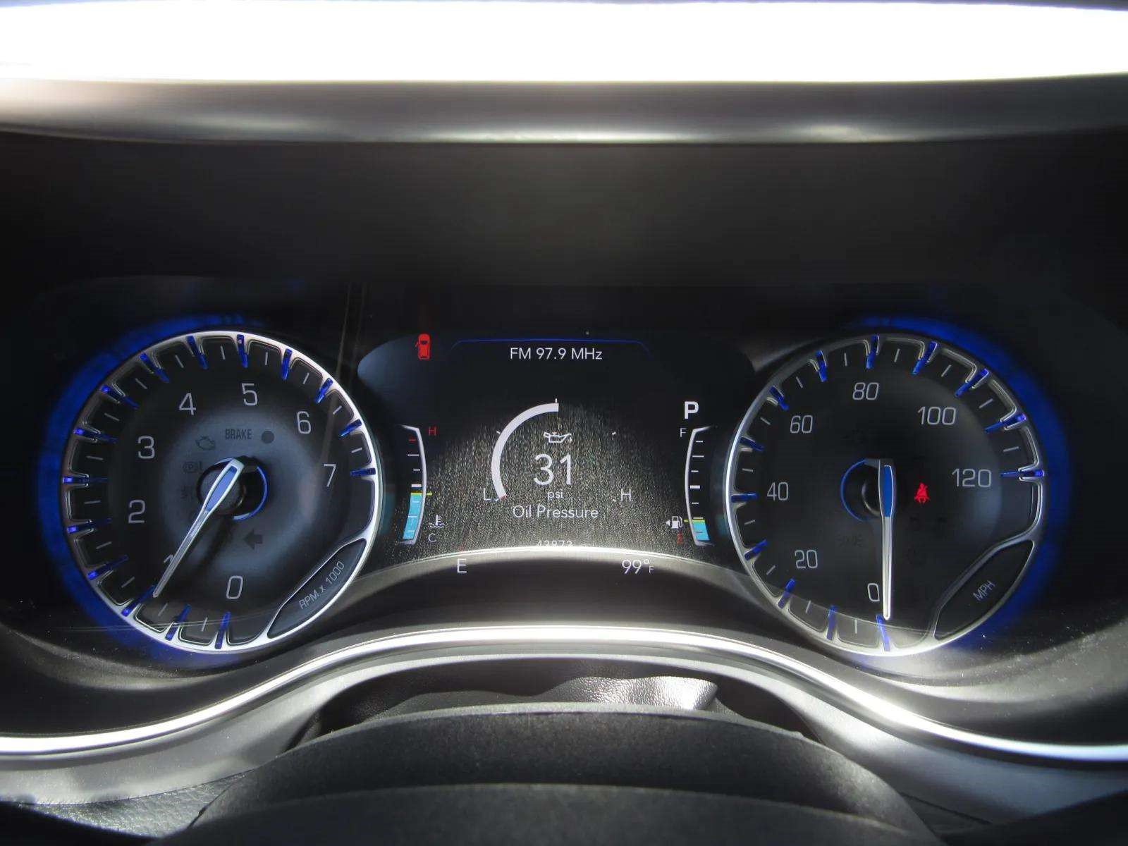 Used 2025 Chrysler Pacifica Limited FWD image 28