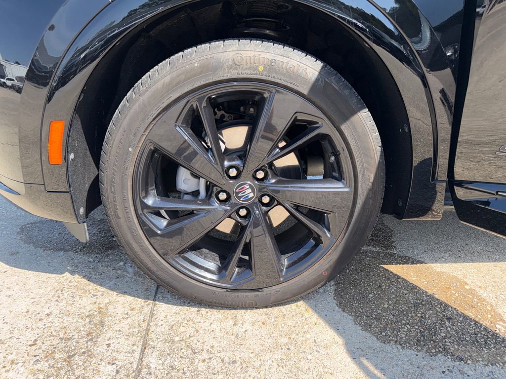 Certified 2025 Buick Envision Sport Touring image 30