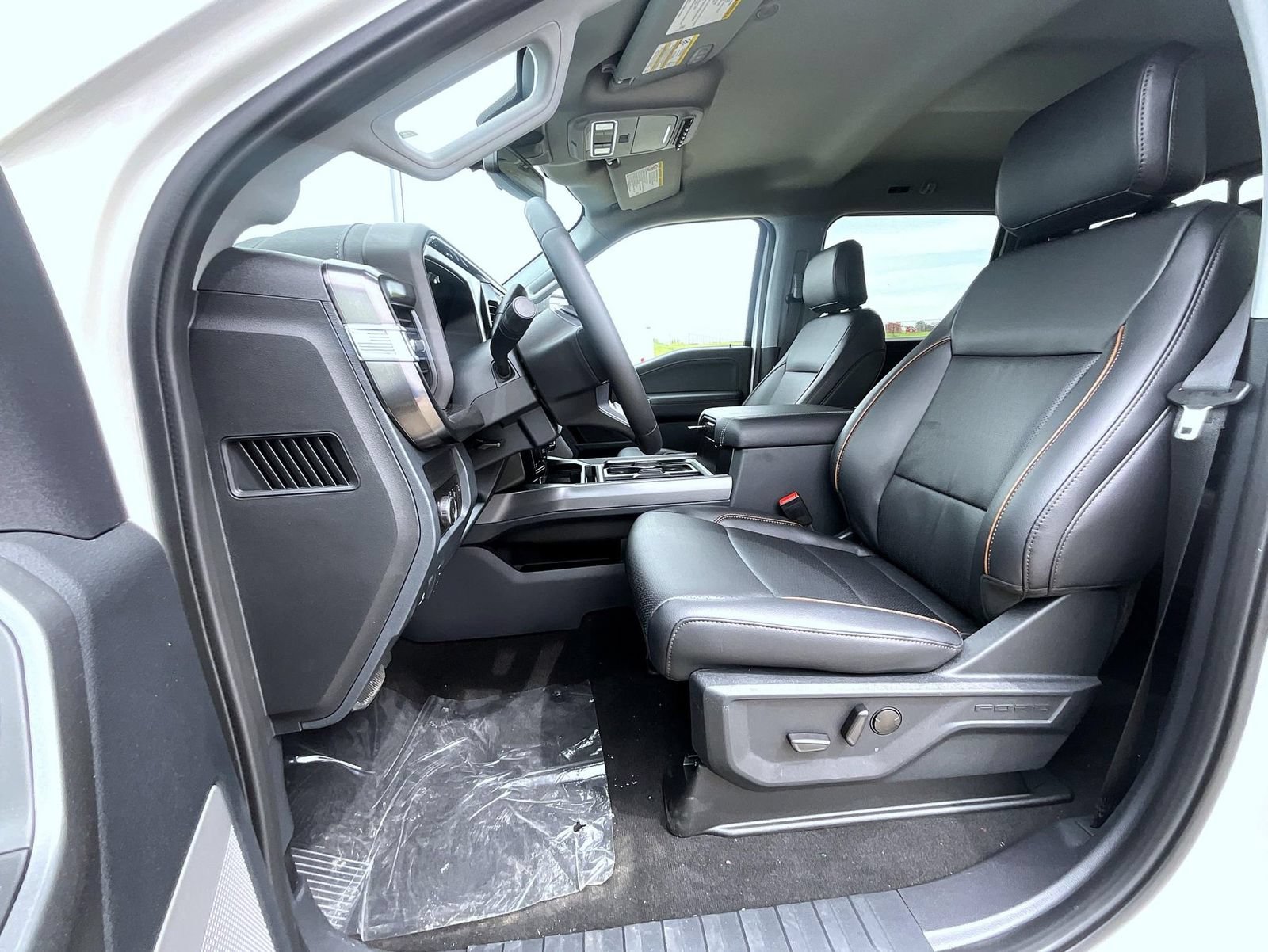 New 2026 Ford F250 Lariat w/ Black Appearance Package AWD/4WD image 9