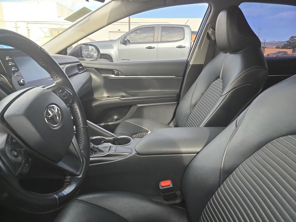 Used 2022 Toyota Camry SE FWD image 6