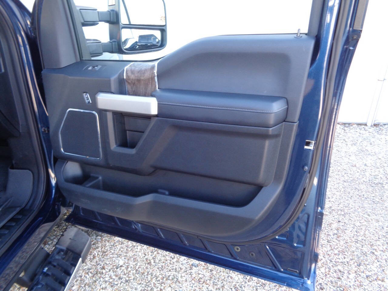 Used 2017 Ford F250 Lariat w/ Lariat Value Package AWD/4WD image 83