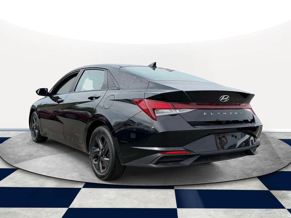 Used 2023 Hyundai Elantra SEL FWD image 5