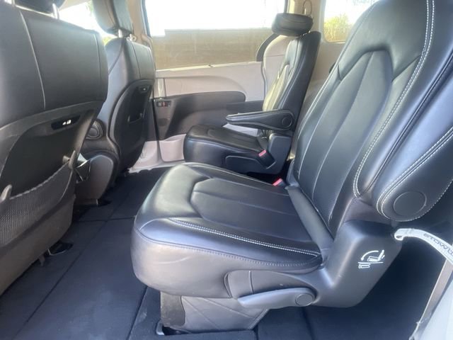 Used 2024 Chrysler Pacifica Touring-L FWD image 23