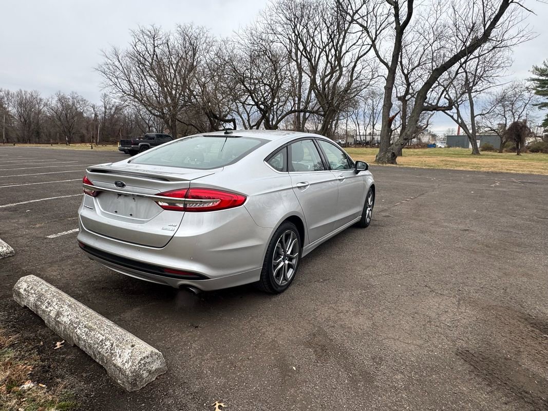 Used 2017 Ford Fusion SE w/ Equipment Group 201A image 4