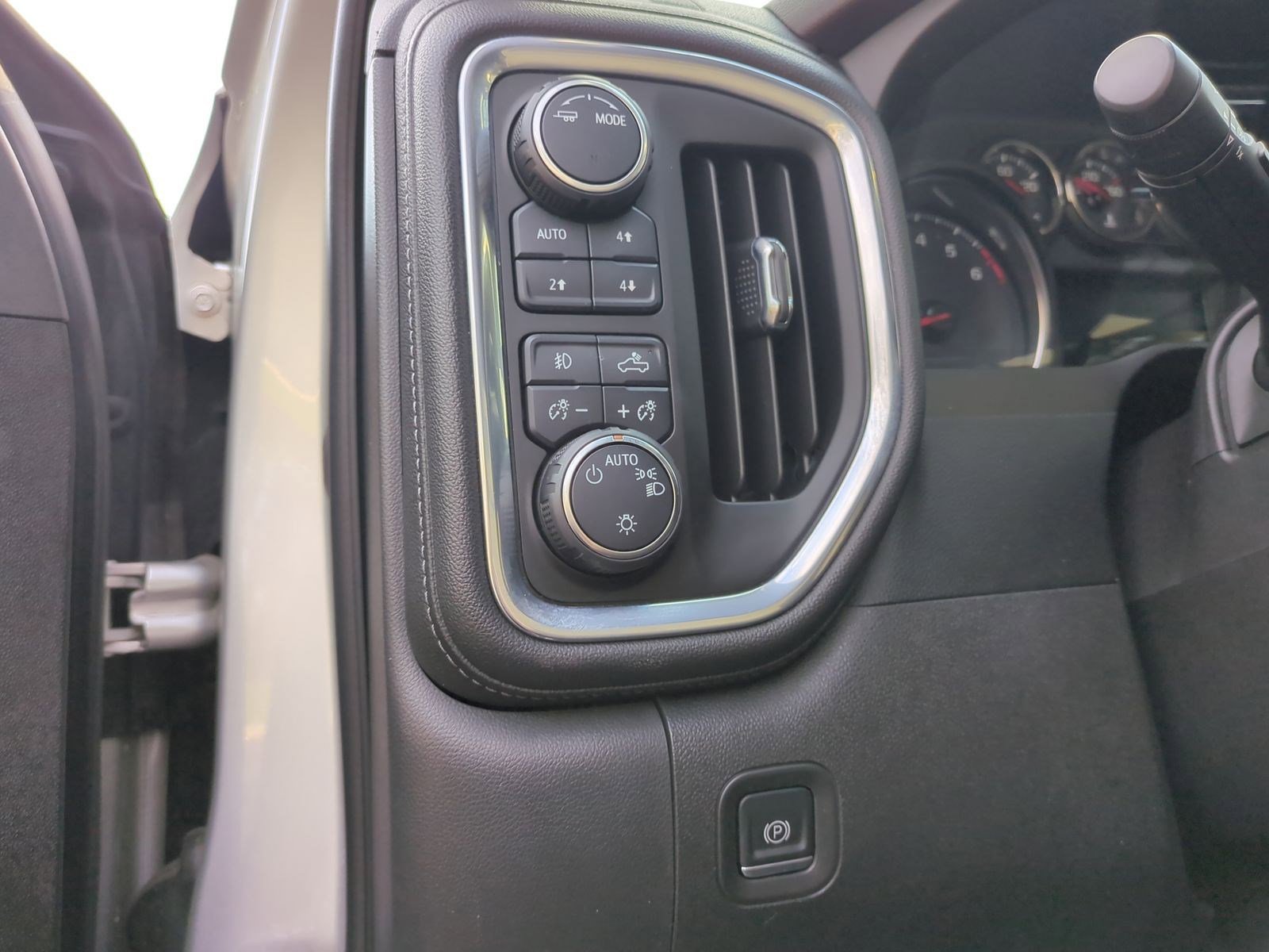 Used 2021 Chevrolet Silverado 1500 LT Trail Boss w/ Bed Protection Package image 34