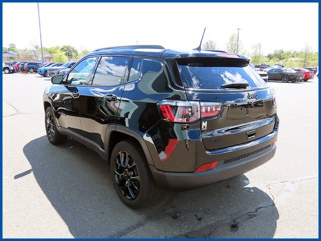 Used 2023 Jeep Compass Latitude w/ Sun and Sound Group AWD/4WD image 5
