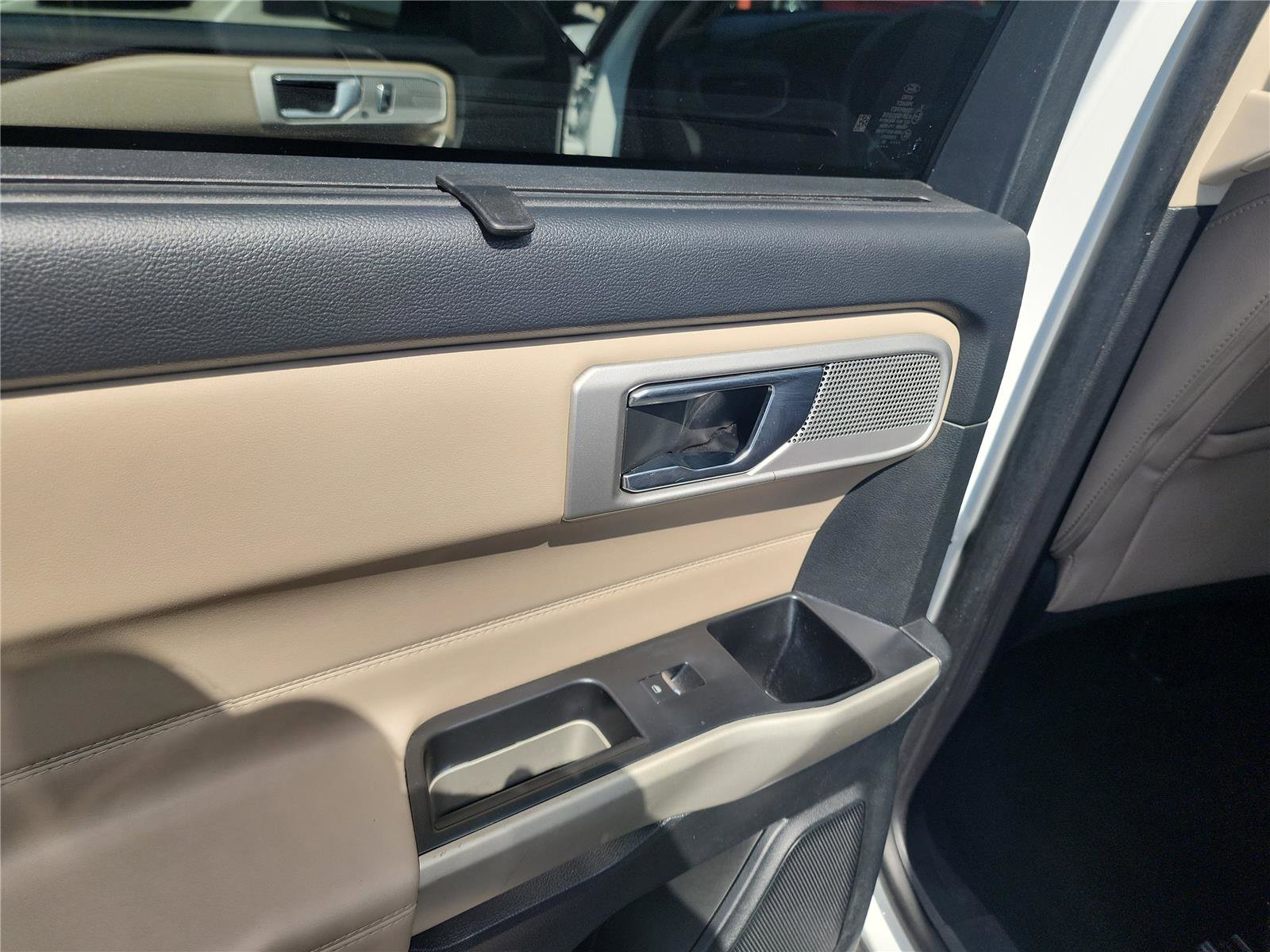 Certified 2022 Ford Explorer Limited RWD image 15