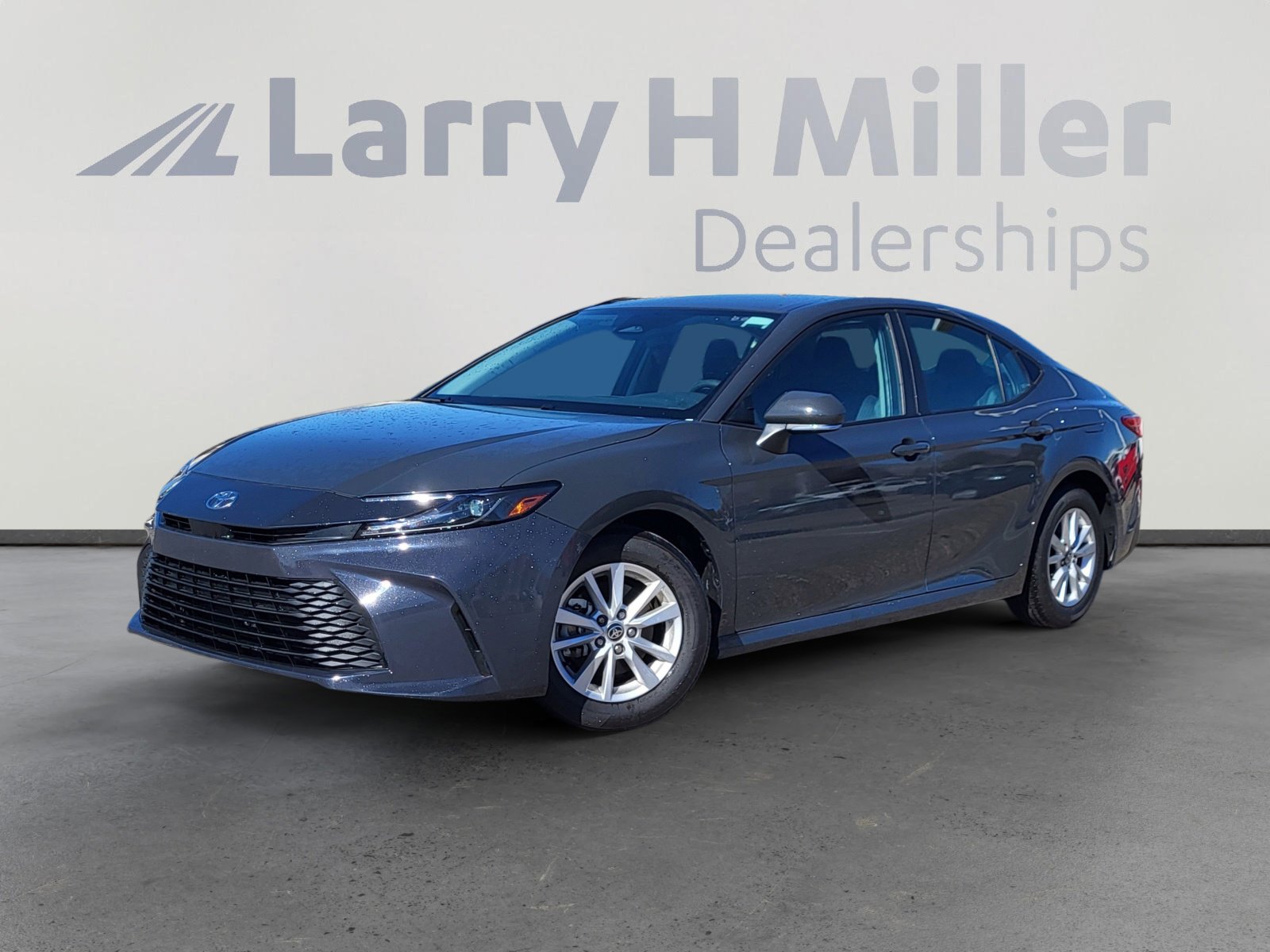 Used 2025 Toyota Camry LE image 1