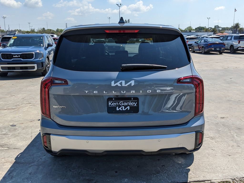 Certified 2025 Kia Telluride LX FWD image 7