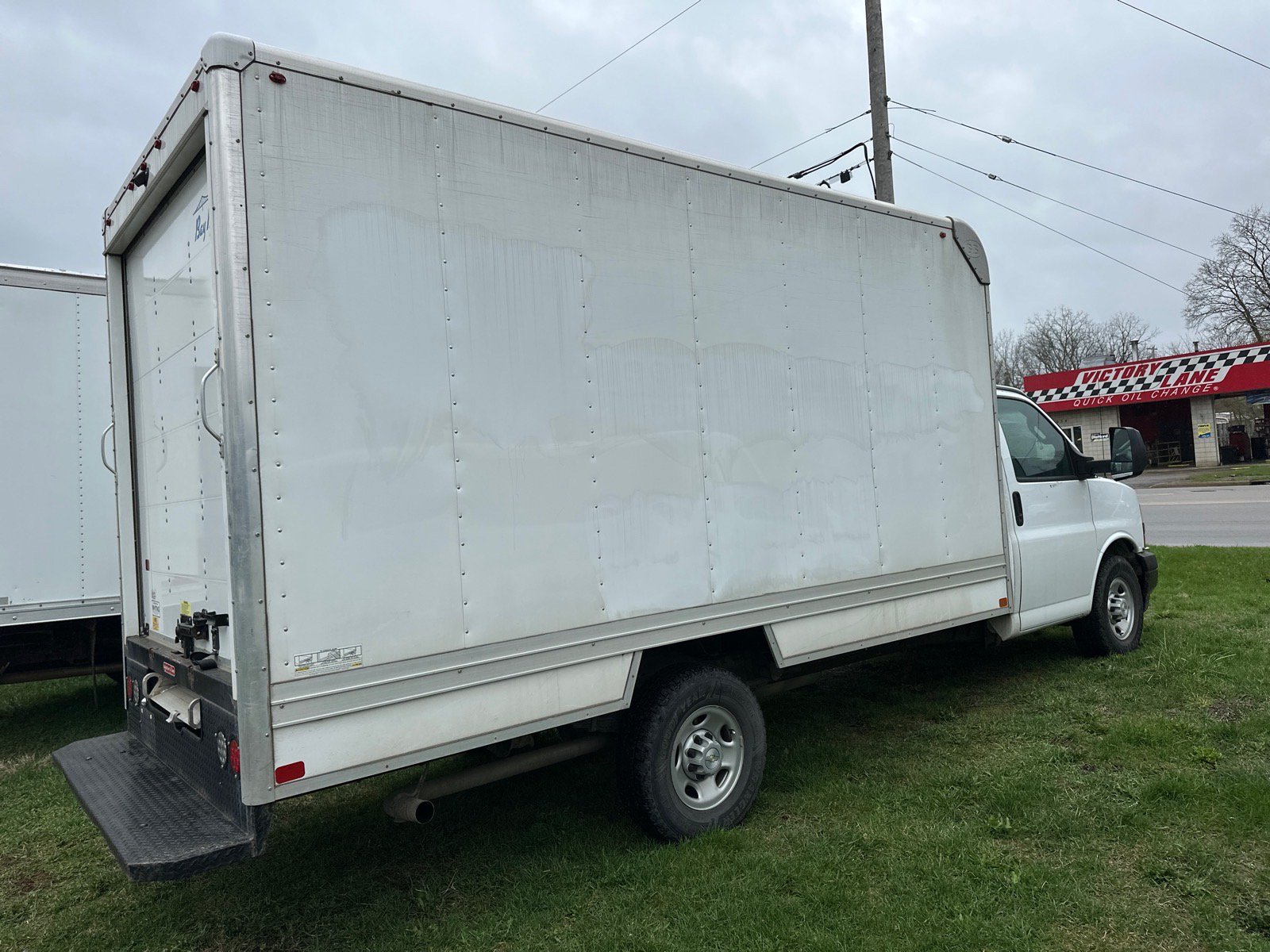 Used 2022 Chevrolet Express 3500 w/ Driver Convenience Package RWD image 4