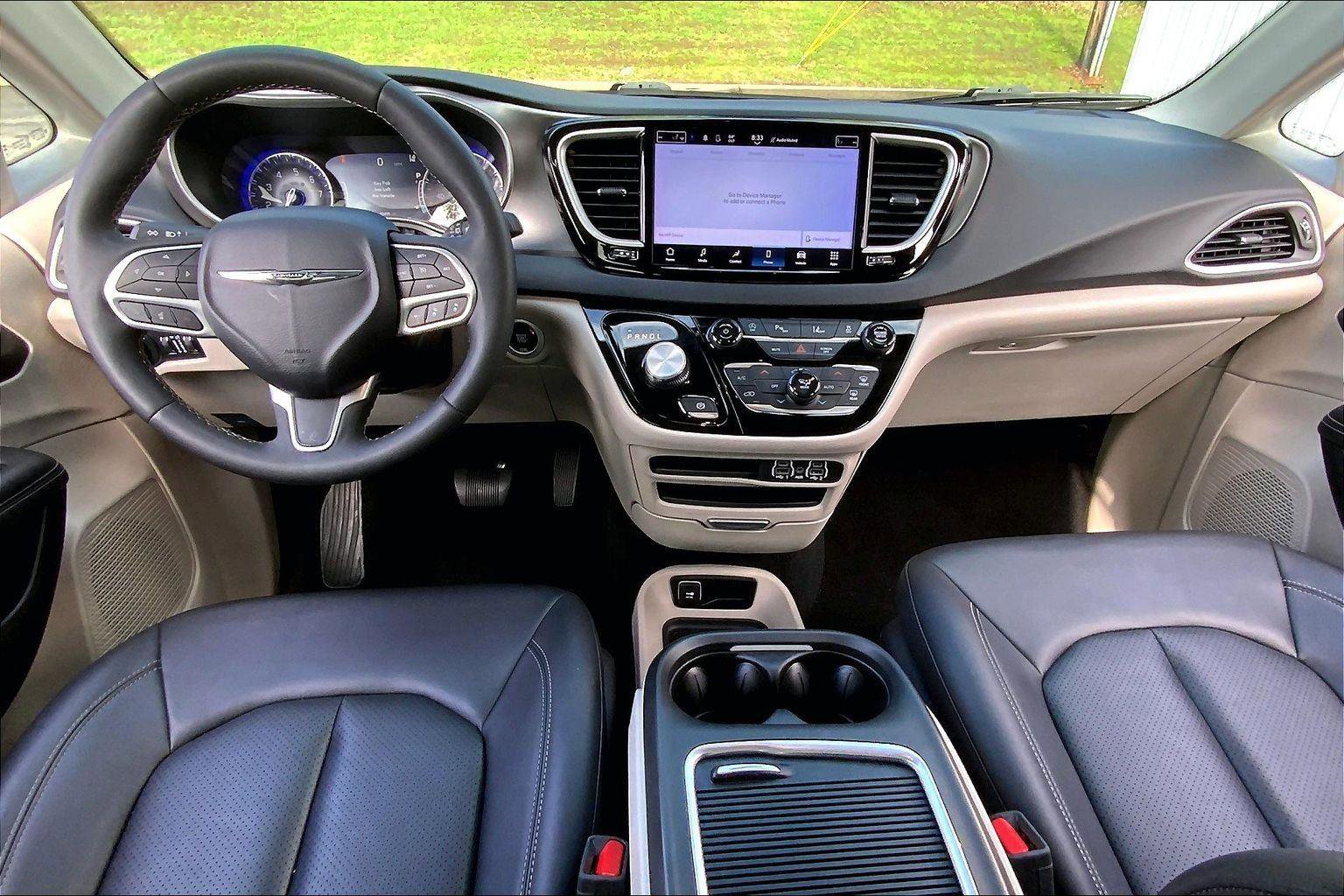 Used 2024 Chrysler Pacifica Touring-L FWD image 14