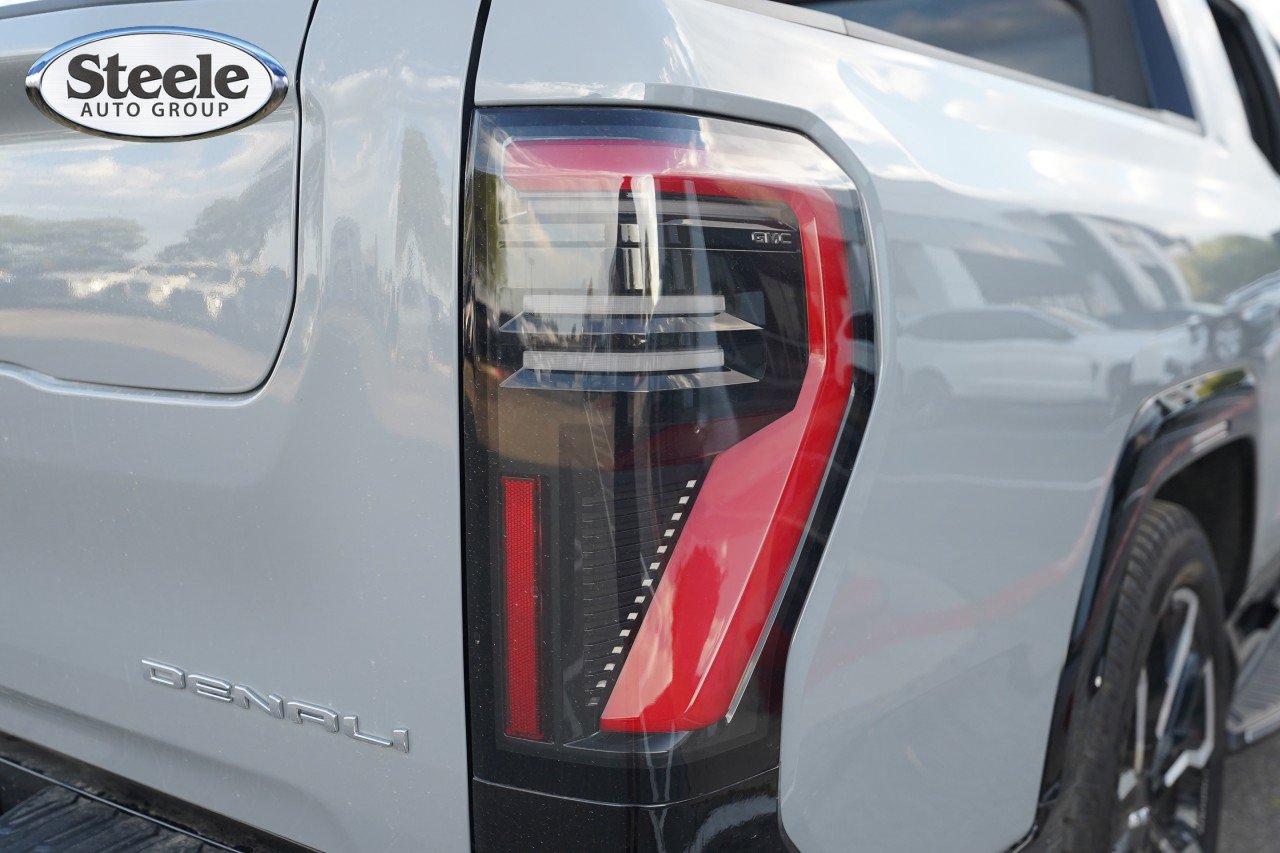 Used 2025 GMC Sierra EV Denali AWD/4WD image 21
