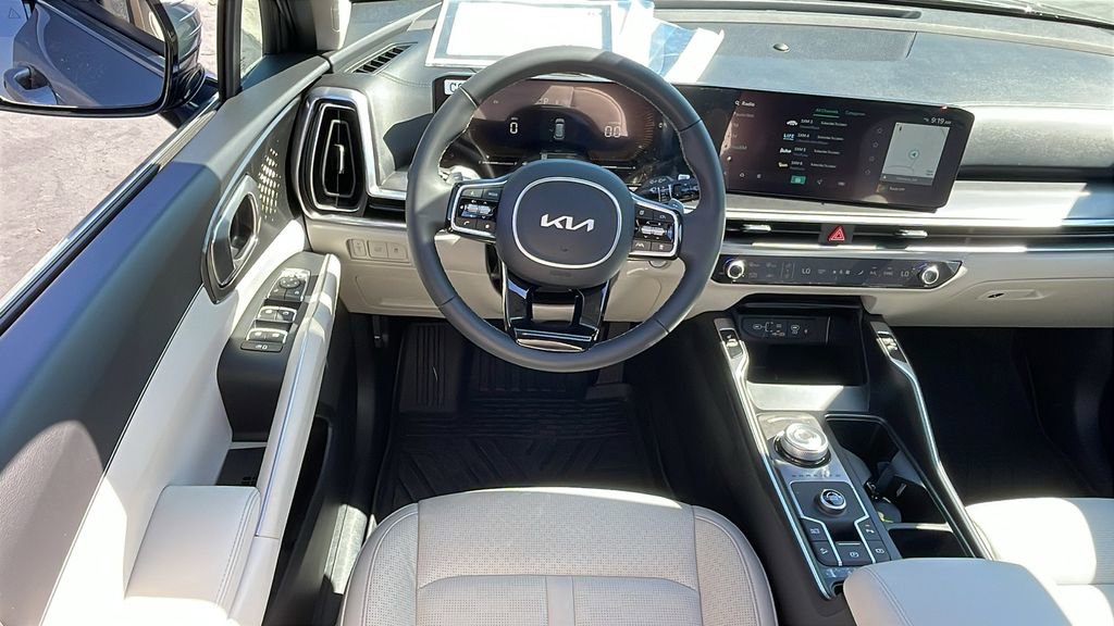 Used 2025 Kia Sorento EX w/ EX Panoramic Sunroof Package image 12
