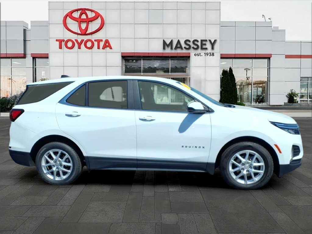 Used 2024 Chevrolet Equinox LT FWD image 3
