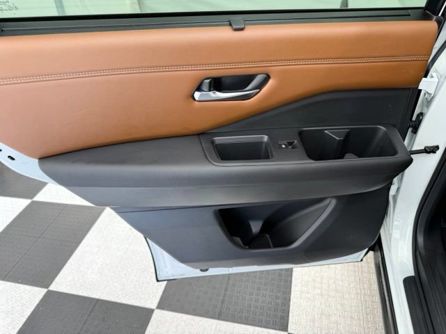 Used 2023 Nissan Pathfinder Platinum AWD/4WD image 21