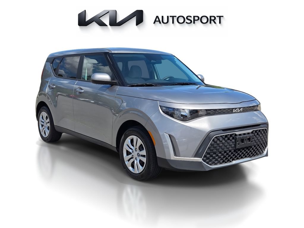 Used 2025 Kia Soul LX image 3