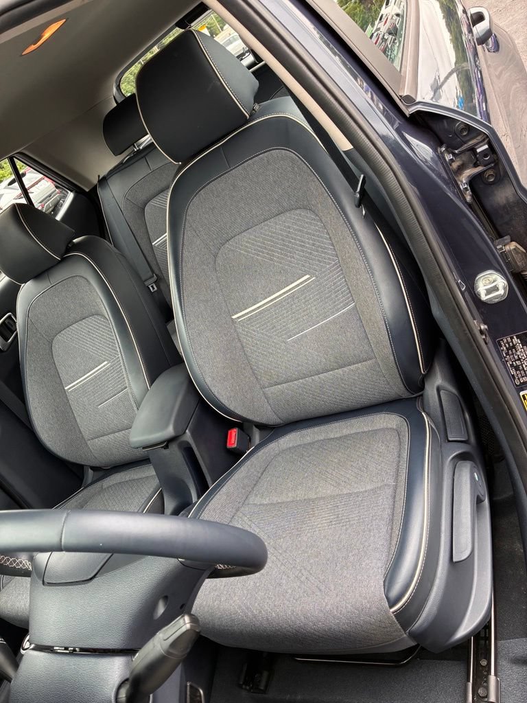 Used 2021 Hyundai Venue FWD image 18