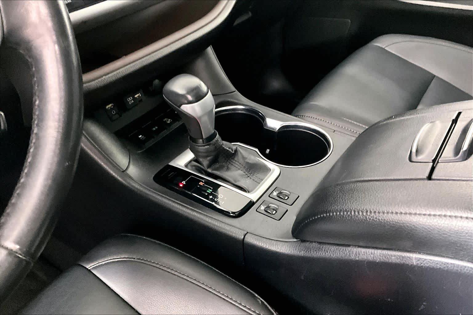 Used 2019 Toyota Highlander XLE AWD/4WD image 16