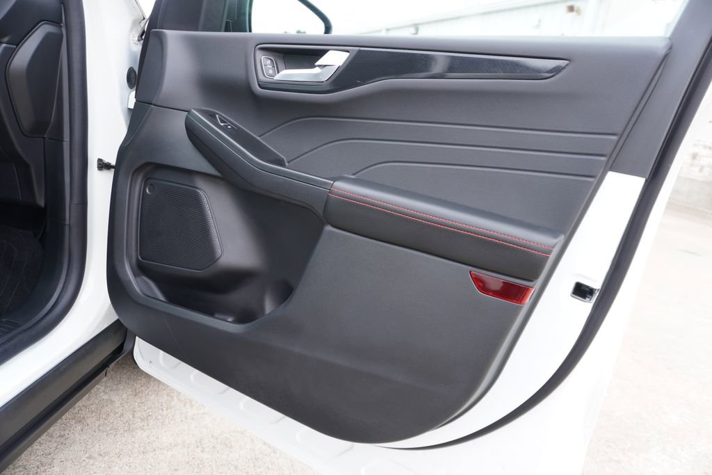 Certified 2025 Ford Escape ST-Line w/ Tech Pack #1 FWD image 21