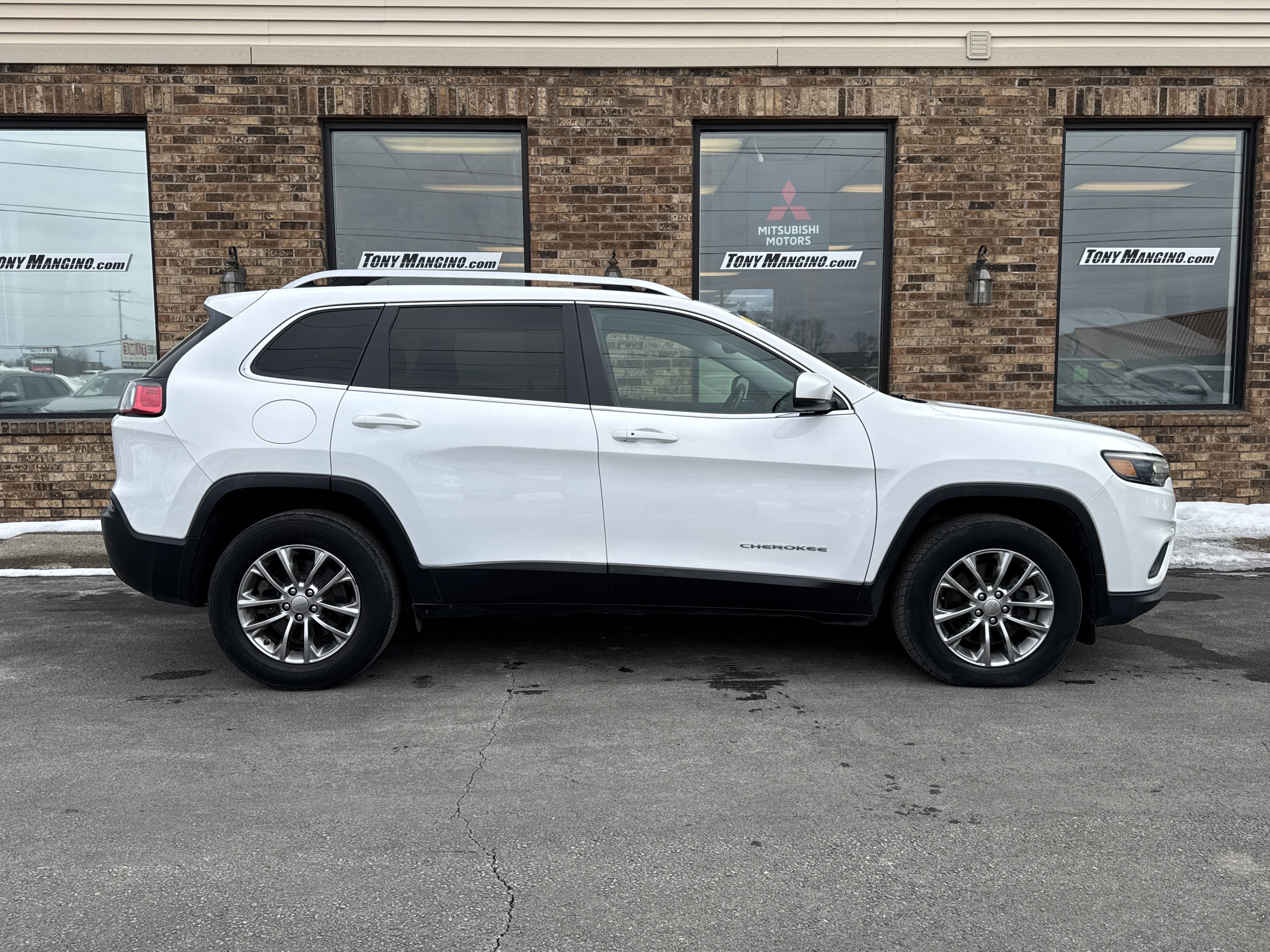 Used 2019 Jeep Cherokee Latitude Plus w/ Comfort/Convenience Group image 6