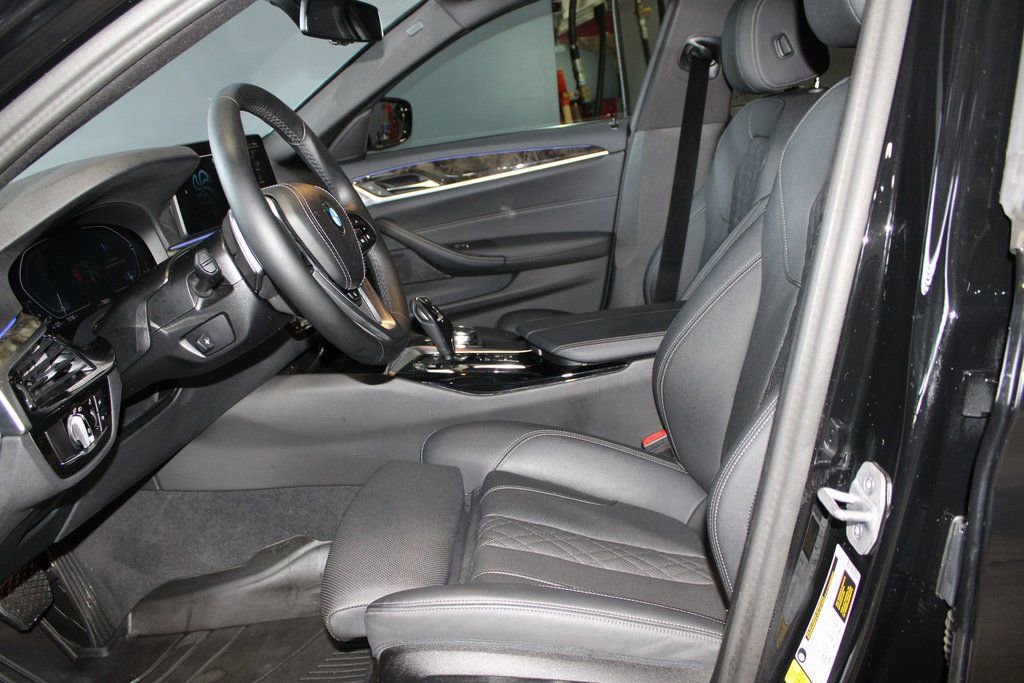 Used 2023 BMW 530i xDrive w/ Convenience Package image 15