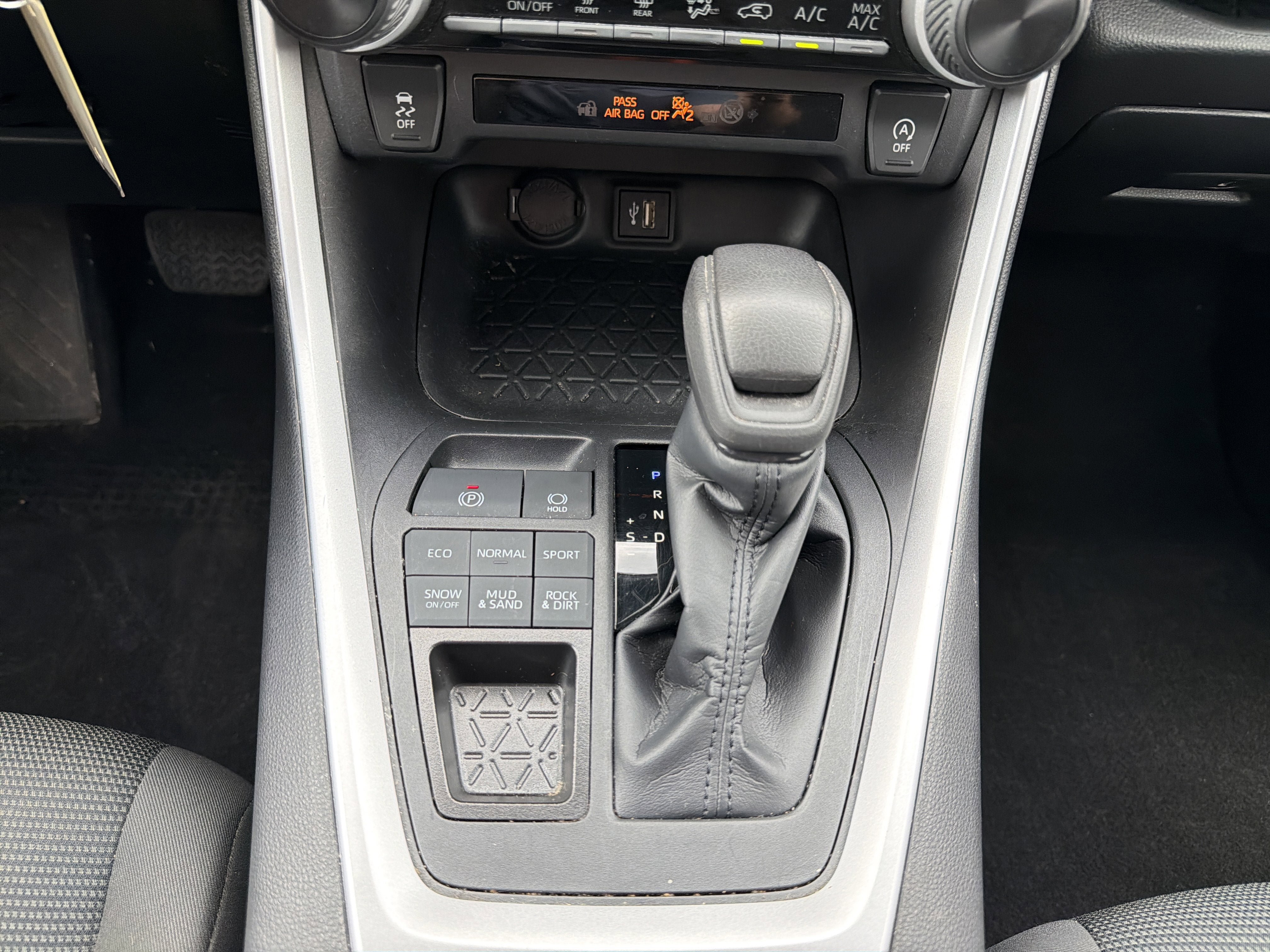 Used 2023 Toyota RAV4 LE image 19