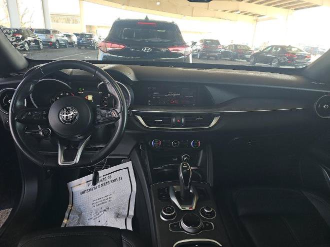 Used 2022 Alfa Romeo Stelvio Ti AWD/4WD image 11