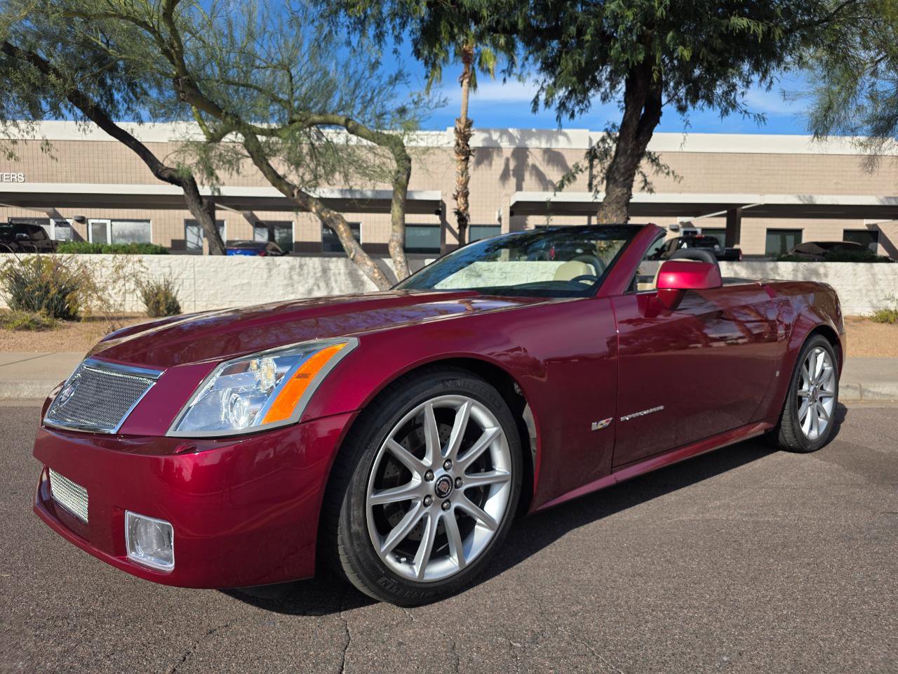 Used 2007 Cadillac XLR V image 3