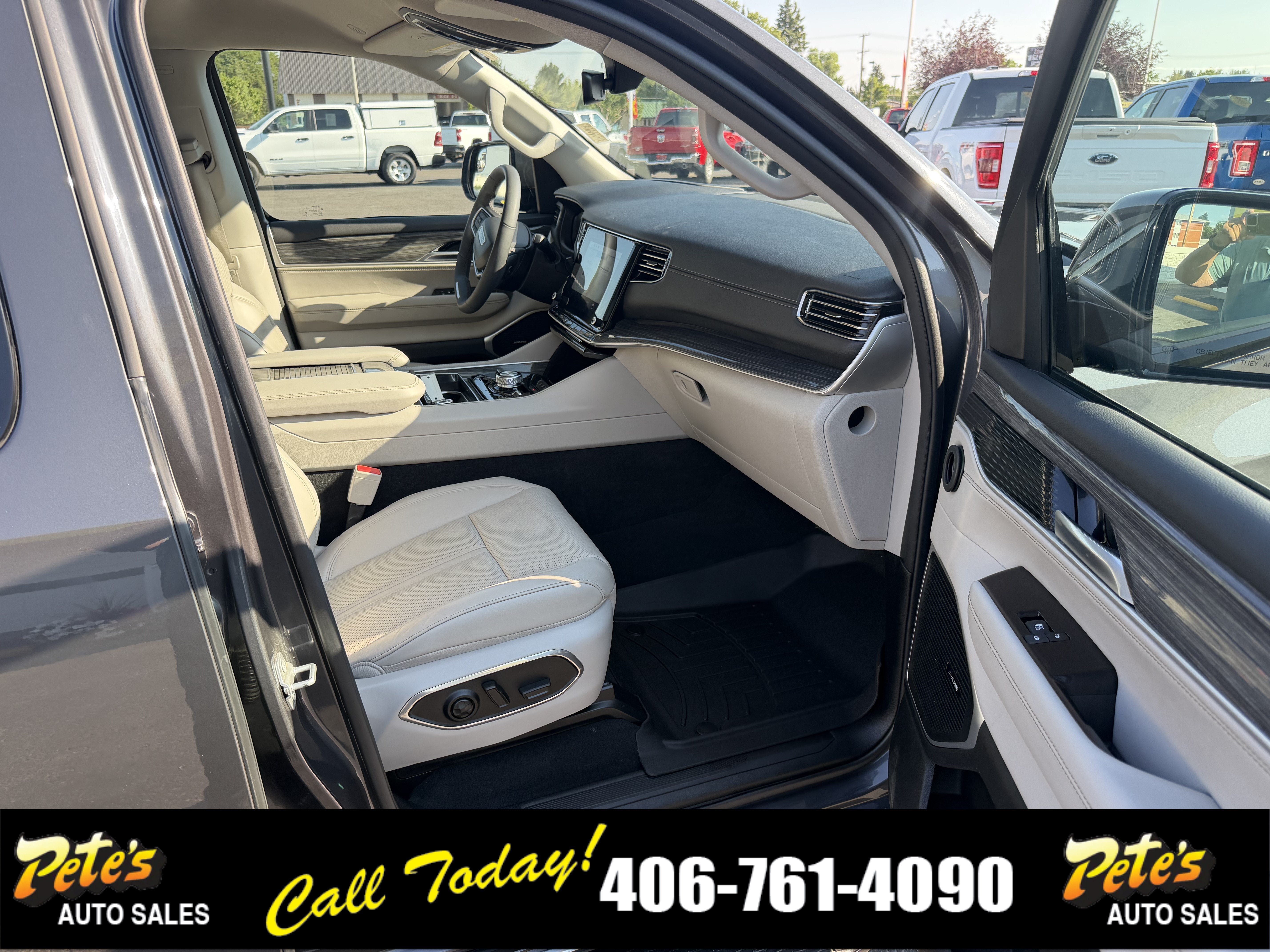 Used 2022 Jeep Wagoneer Series III w/ Flexible Seating Group AWD/4WD image 28