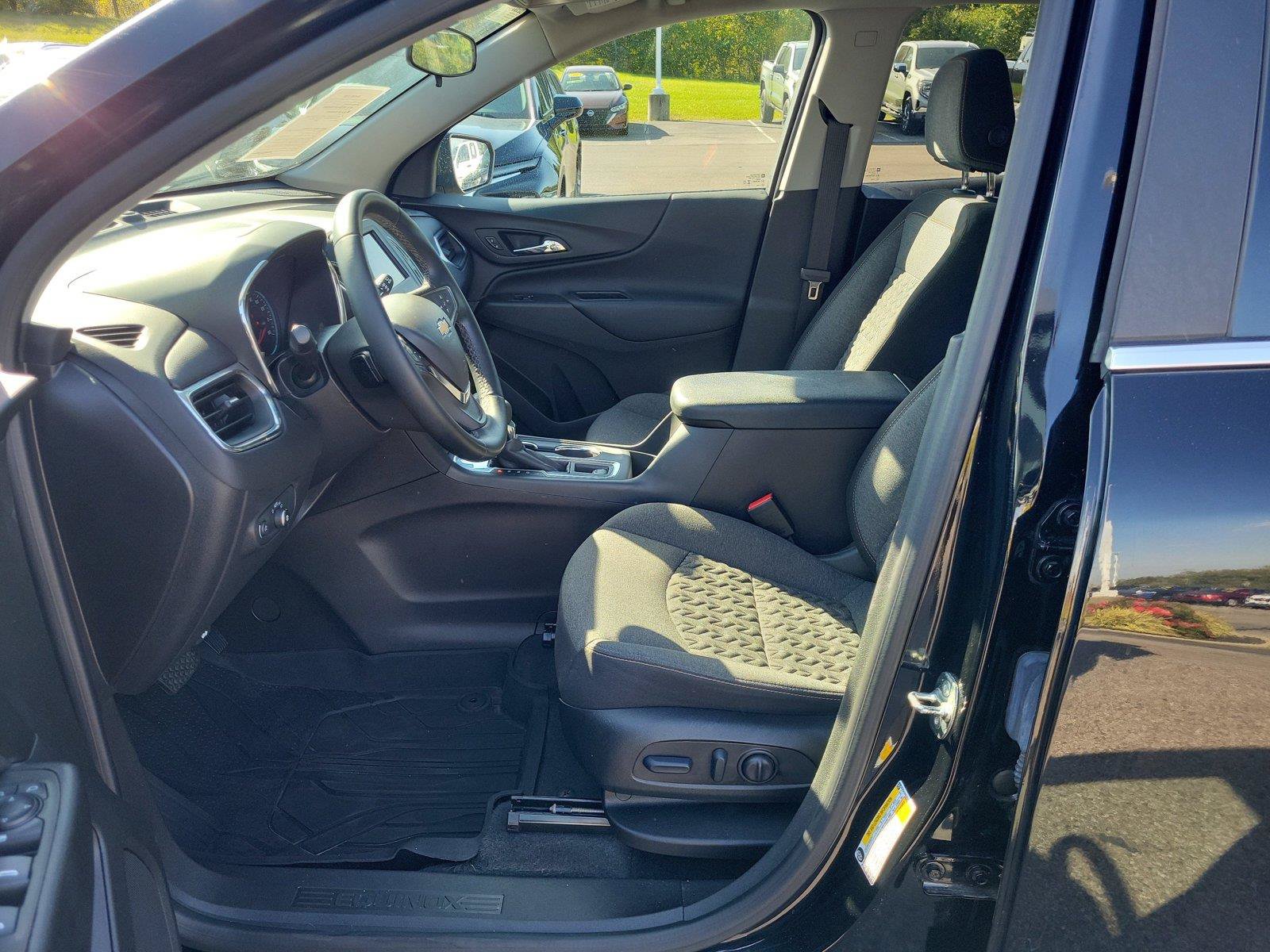 Used 2024 Chevrolet Equinox LT FWD image 16