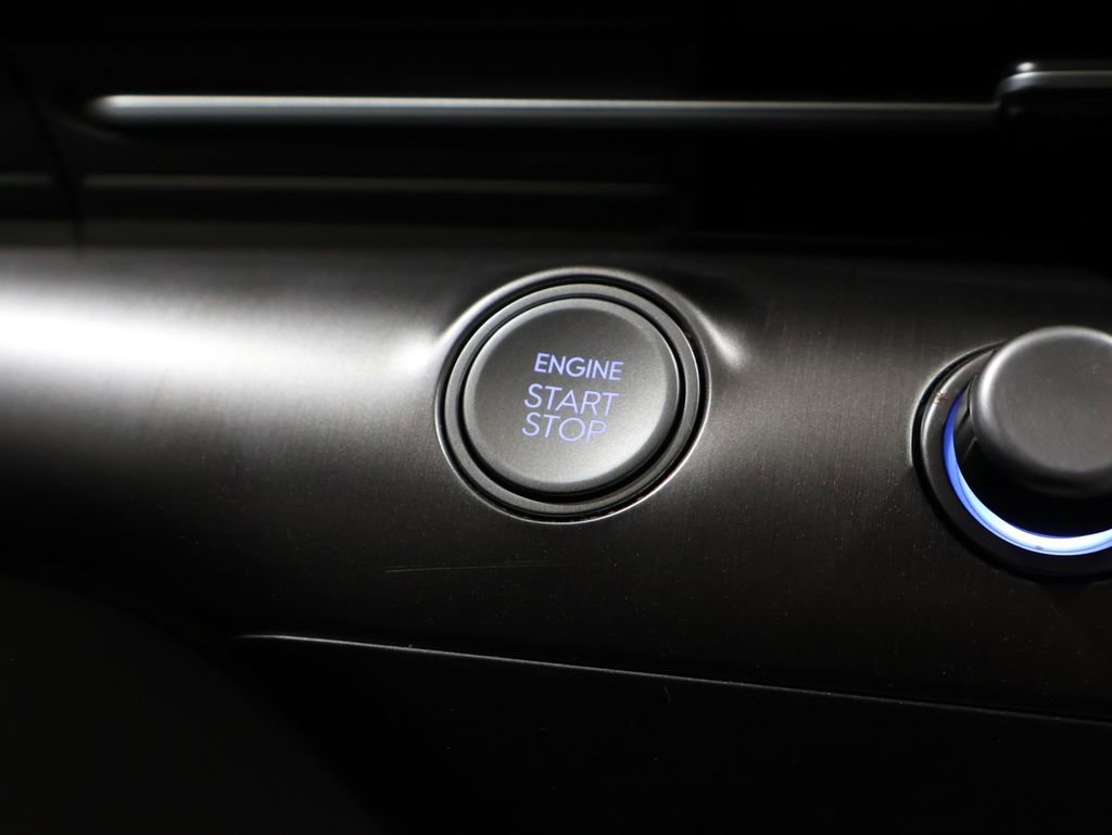 Used 2025 Hyundai Kona SEL image 27