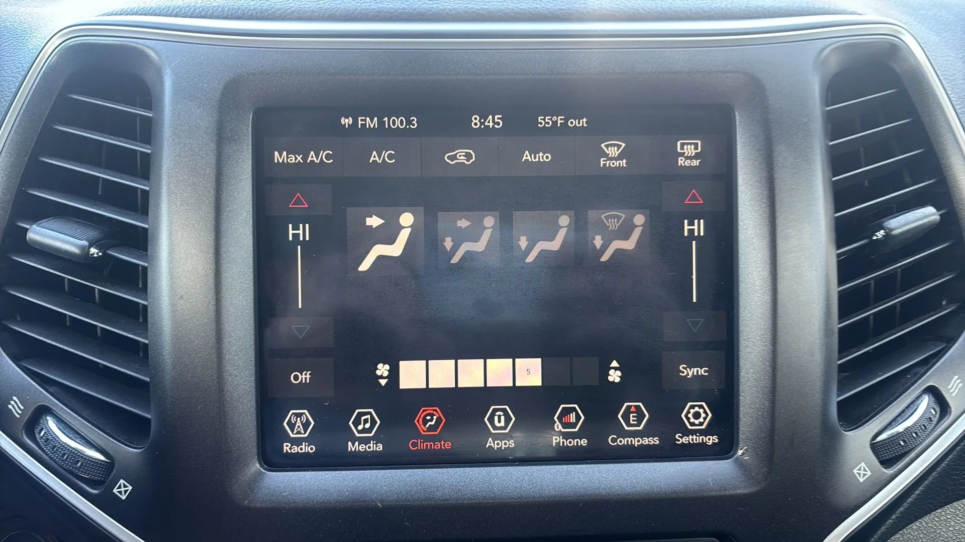 Used 2019 Jeep Cherokee Trailhawk AWD/4WD image 25
