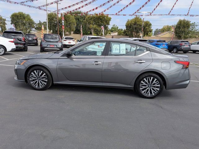 Used 2025 Nissan Altima 2.5 SV image 12