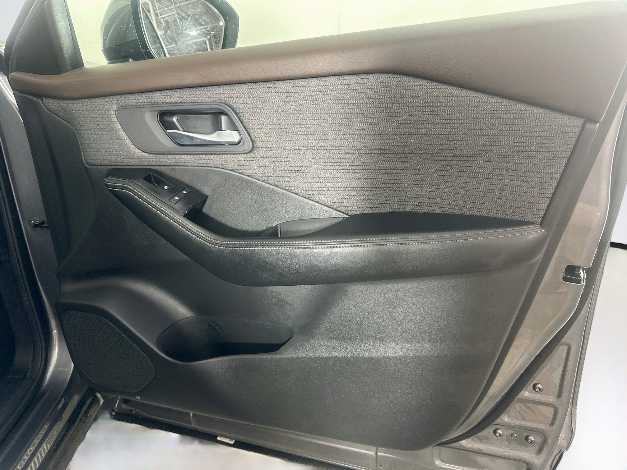 Used 2023 Nissan Rogue SV FWD image 31