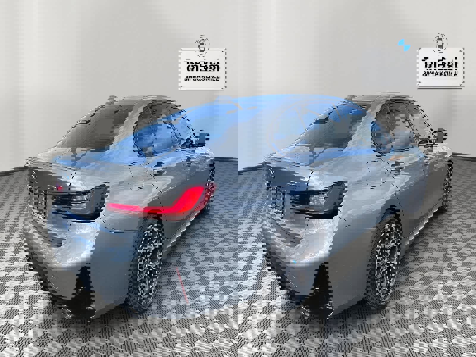 Certified 2025 BMW 330i 330i w/ M Sport Package image 3