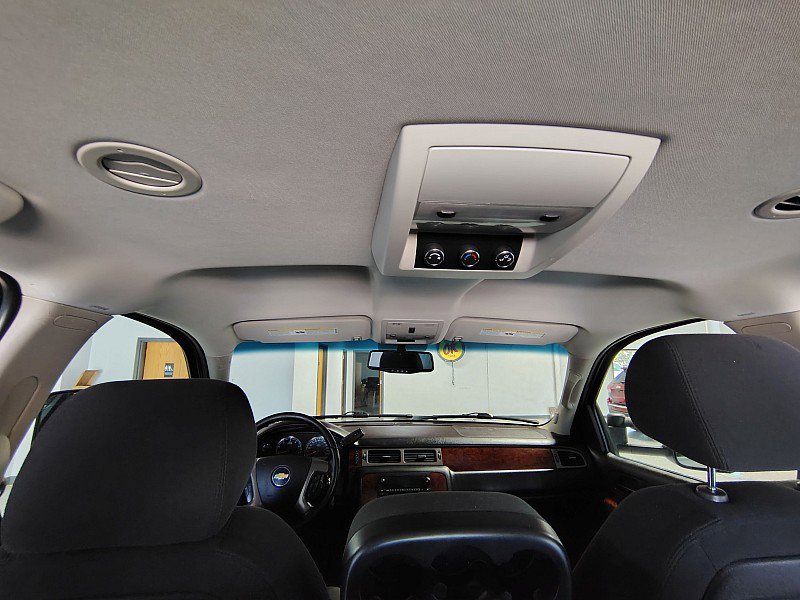 Used 2012 Chevrolet Suburban 2500 LS w/ Convenience Package 1 AWD/4WD image 18