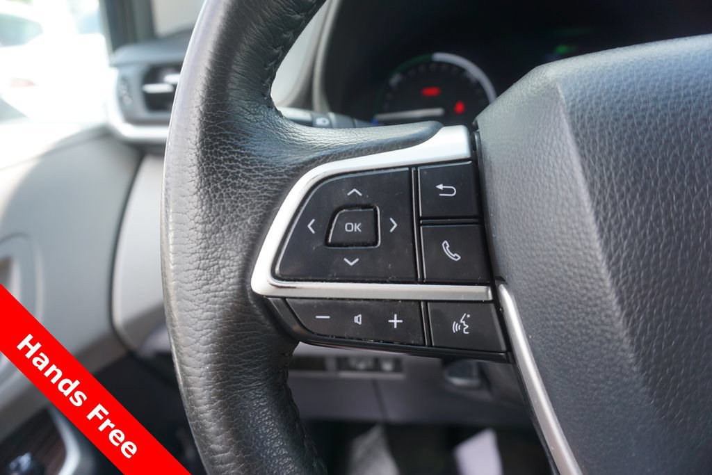 Used 2024 Toyota Sienna XLE w/ XLE Plus Package AWD/4WD image 4