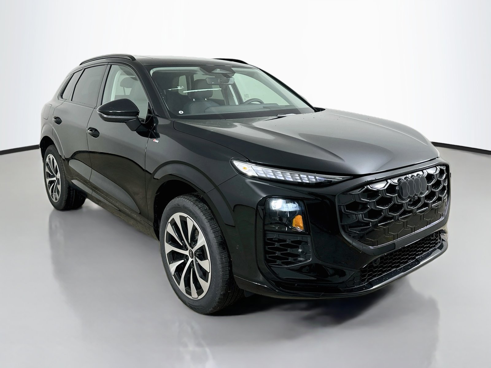 New 2026 Audi Q3 quattro 2.0T AWD/4WD image 3
