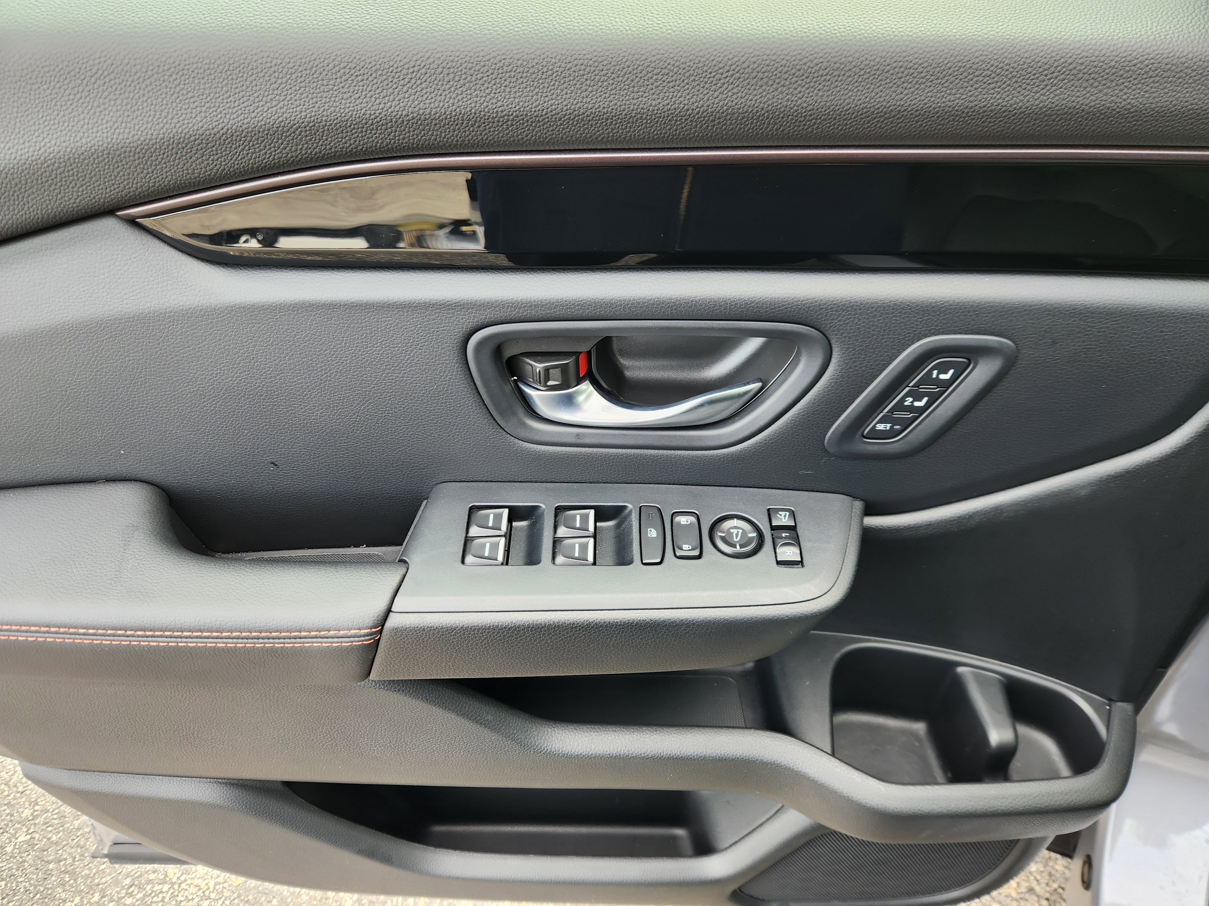 Certified 2025 Honda Pilot TrailSport image 18