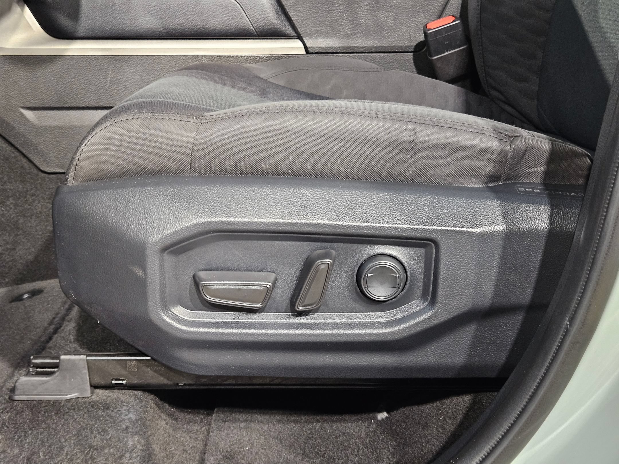 Certified 2025 Toyota Tundra SR5 AWD/4WD image 22