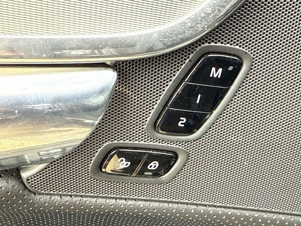 Used 2018 Volvo V90 T5 R-Design image 24