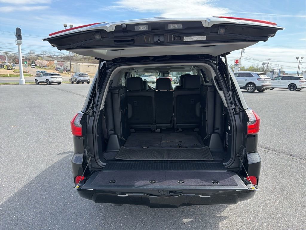 Used 2016 Lexus LX 570 4WD w/ Luxury Package image 17