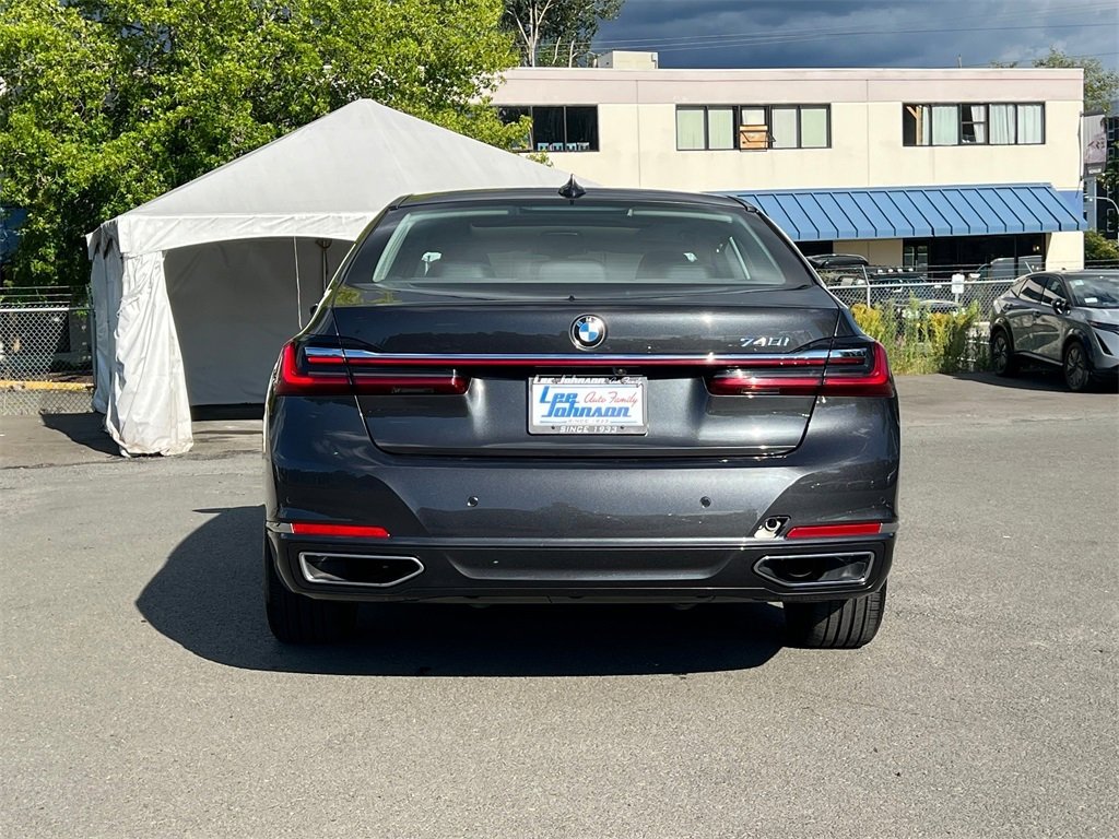Used 2022 BMW 740i image 5