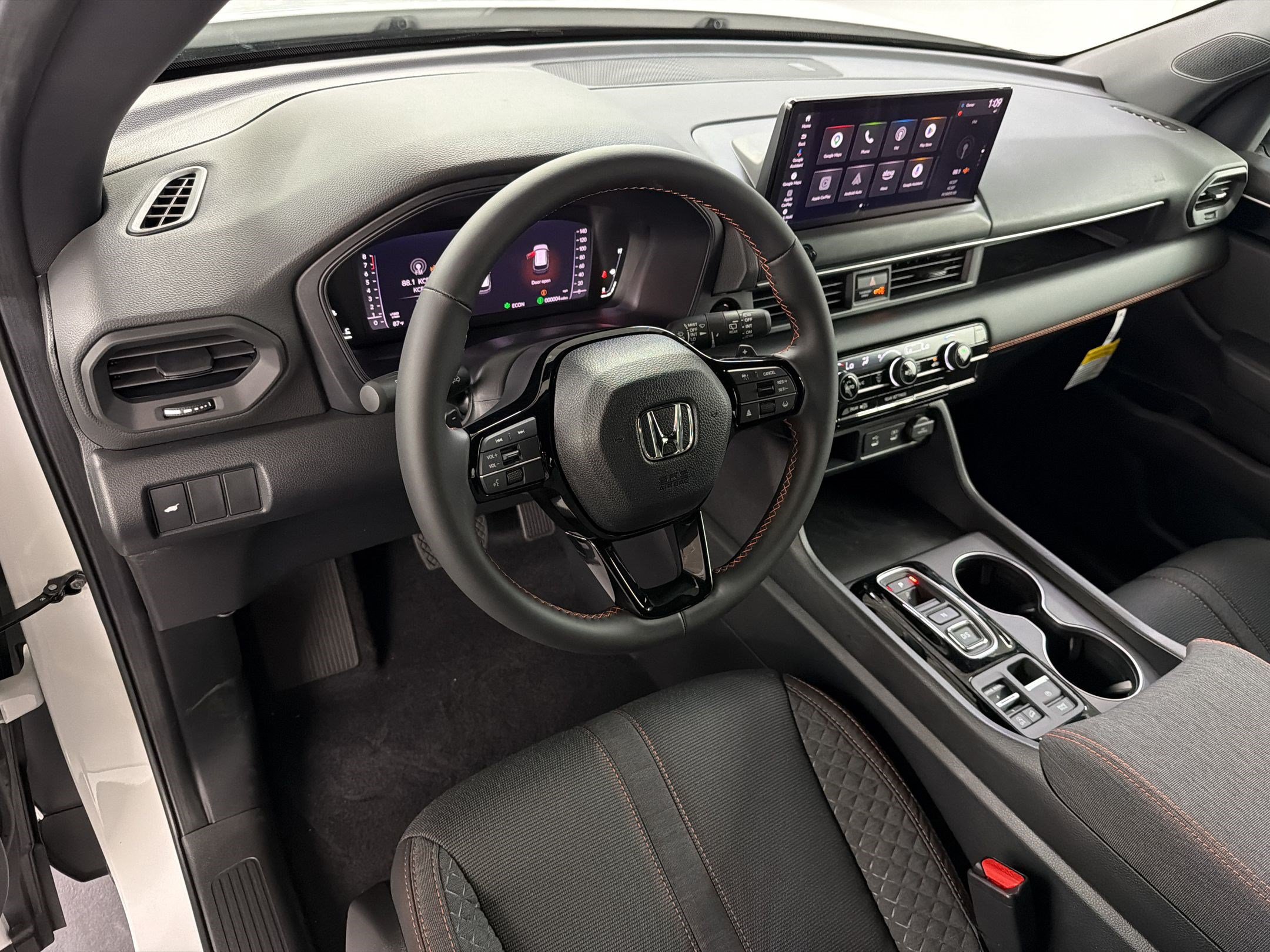 New 2026 Honda Pilot Sport image 4