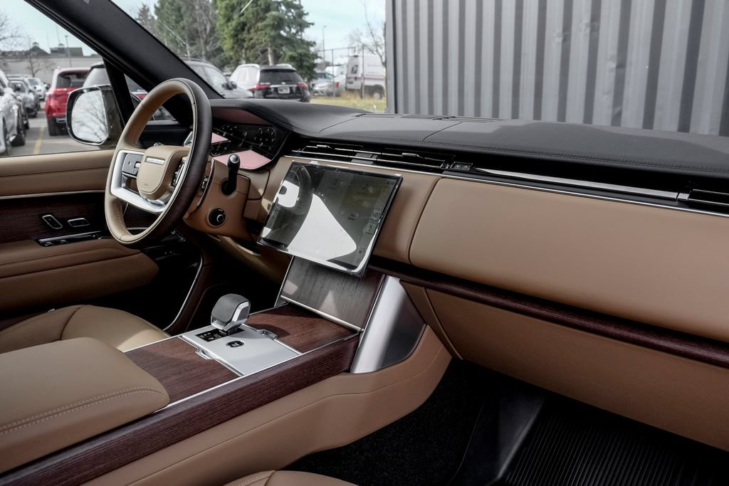 New 2026 Land Rover Range Rover Long Wheelbase SE AWD/4WD image 23