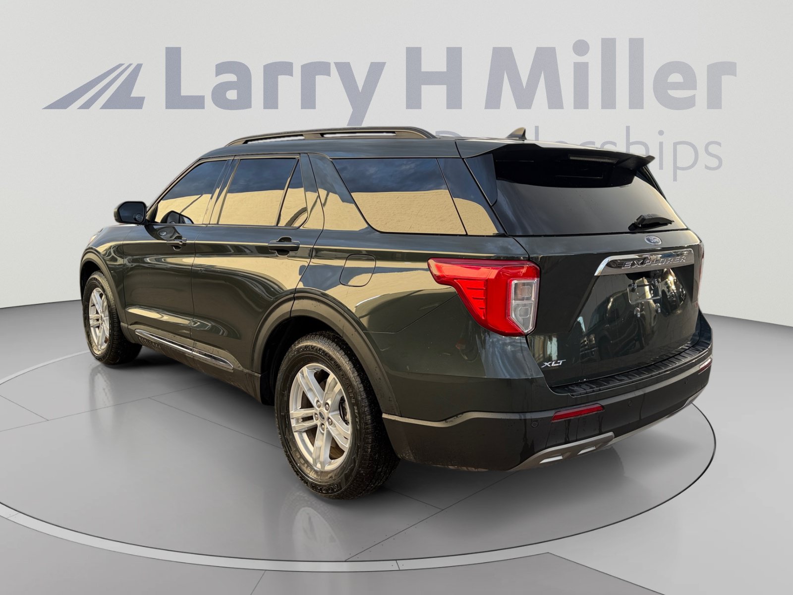 Used 2022 Ford Explorer XLT w/ Equipment Group 202A RWD image 3
