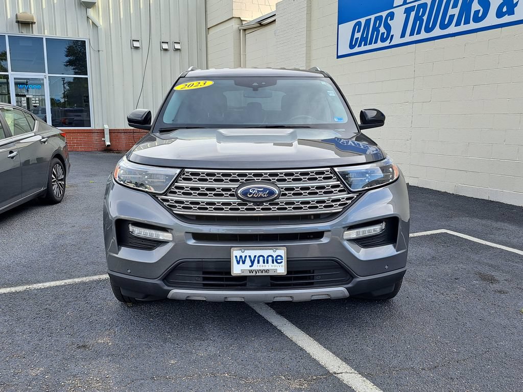 Used 2023 Ford Explorer Limited AWD/4WD image 2