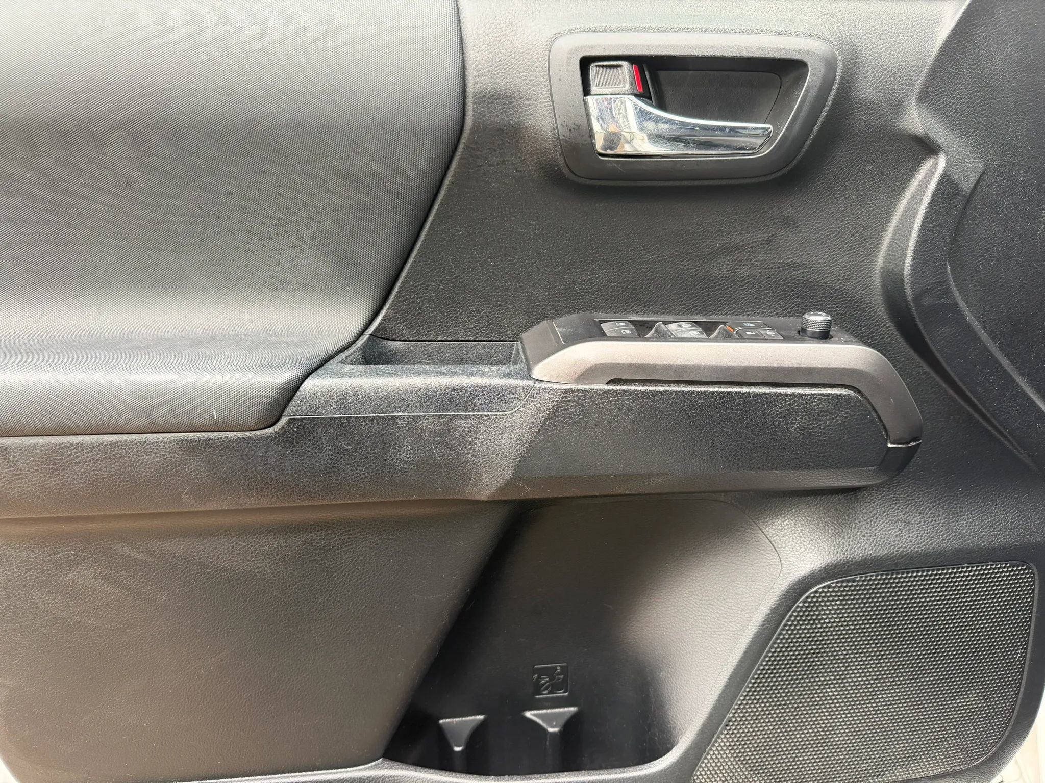 Used 2017 Toyota Tacoma TRD Sport w/ Tow Package image 8