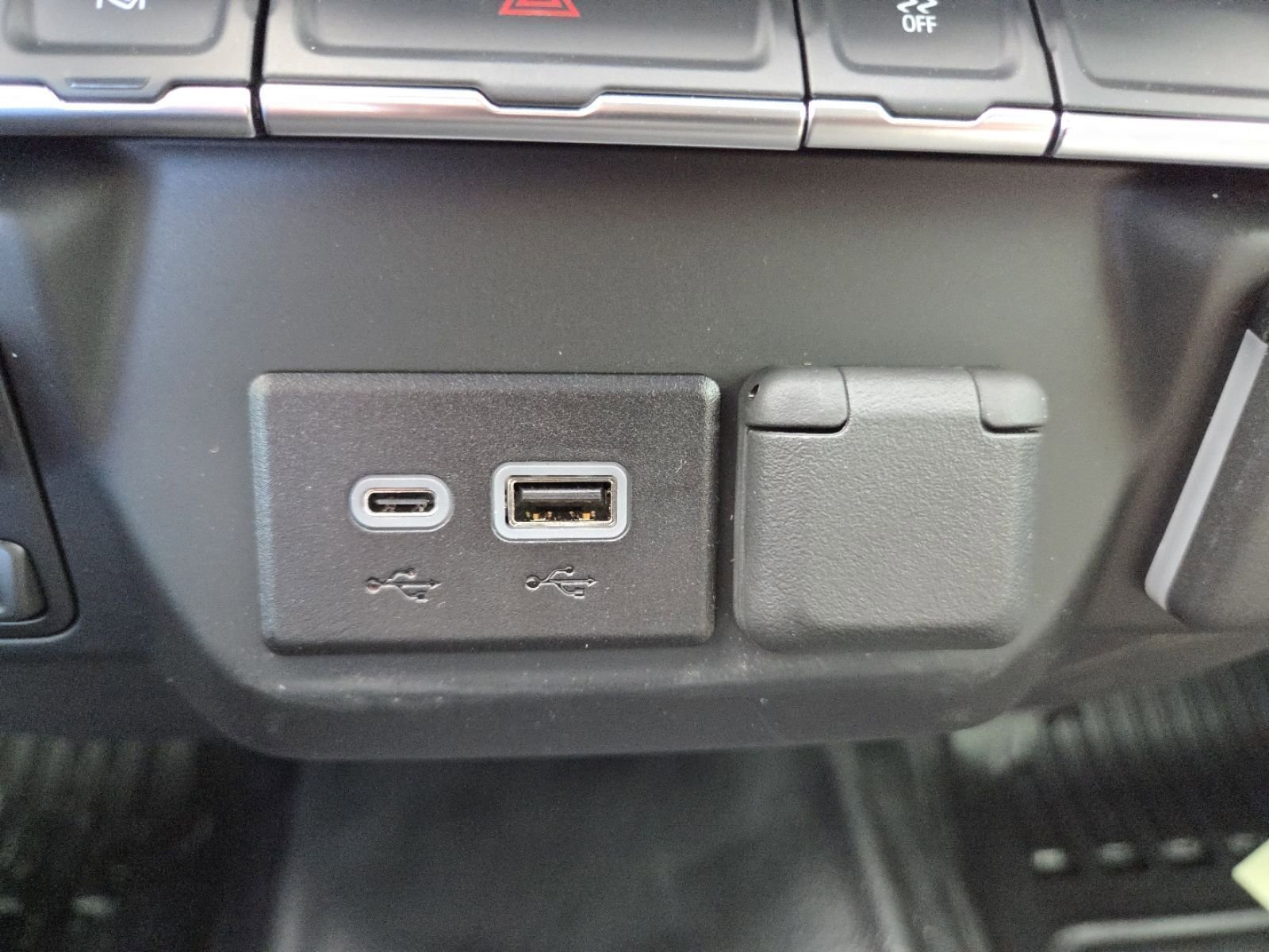 New 2026 GMC Sierra 3500 Pro w/ Convenience Package image 9